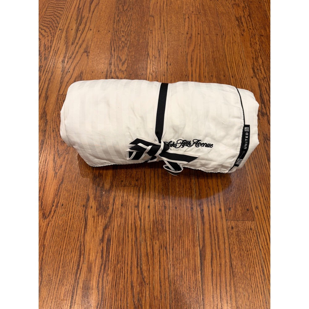 United Airlines Polaris Saks Fifth Avenue Travel Duvet Blanket White 76 x 50